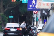 兰州台当局这个单位的公车，给了狗了